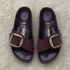Birkenstock Madrid big buckle oiled leather in Zinfandel size 36